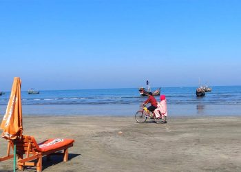 St. Martin’s Locals Face Crisis as Pollution Escalates Despite Tourism Restrictions